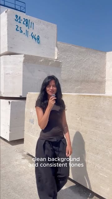 Video by Bassi Marmi on June 29, 2026. Potrebbe essere un'immagine raffigurante in piedi, pantaloni di tuta e il seguente testo "25.11.448 $1281 25.1/k4 25 Il 11.448 clean background and consistent andconsistentones tones".